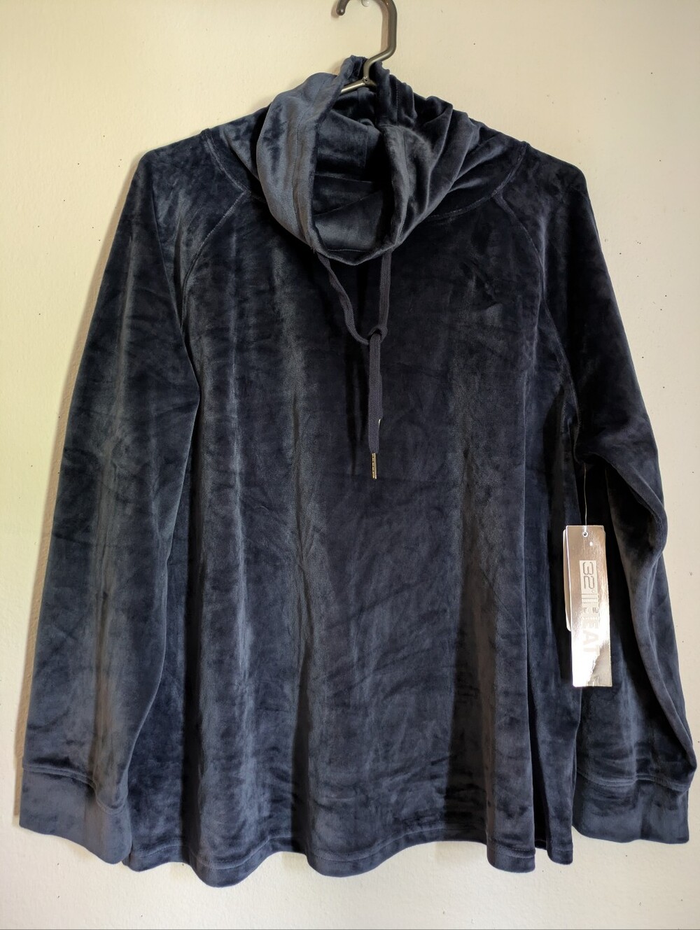 32 Degrees Heat Women’s XL Night Navy Velour Cowl Neck Pullover NWT